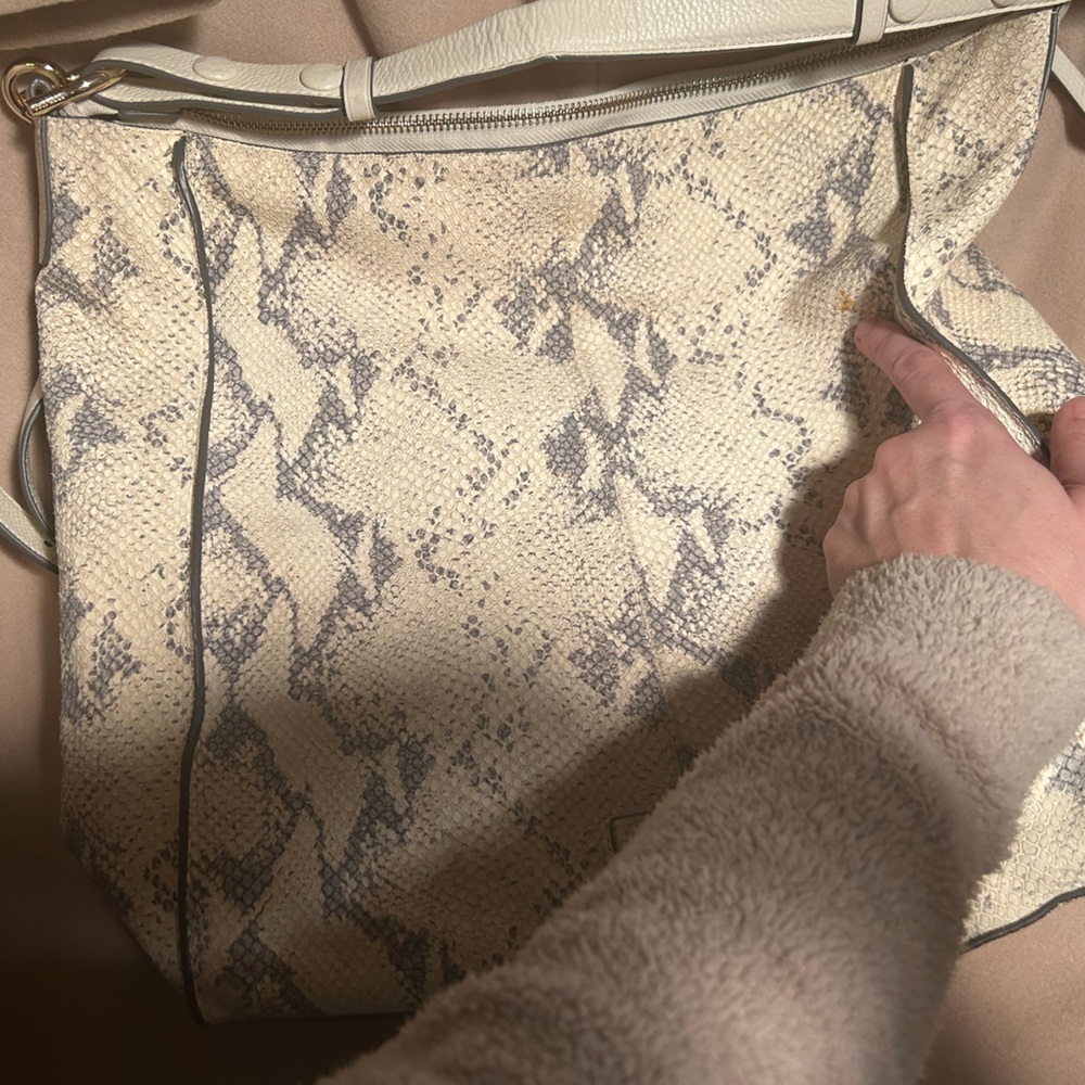 ๐๐๐๐ ๐๐๐๐ Leather Turnlock Snake Bag Off-White Bone Gray GORGEOUS! - Picture 12 of 16